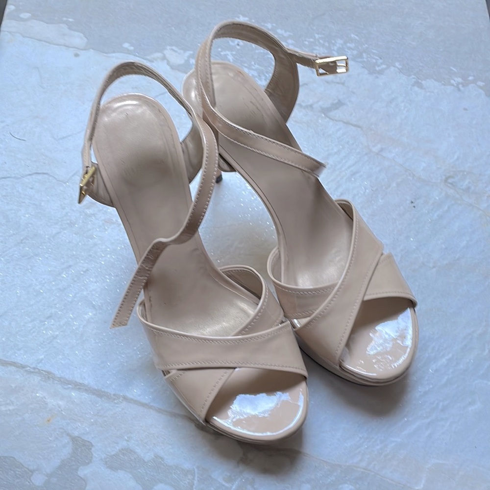 Stuart Weitzman Beige Sandal Size 7